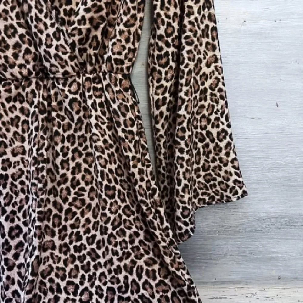 Pink Lily Leopard Print Flare Sleeve Maxi Dress Size‎ Small Like New - Picture 4 of 10